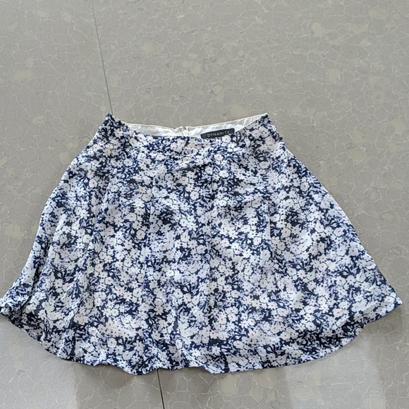 Dynamite - Flowy Flower Mini Skirt - XS - Picture 2 of 5